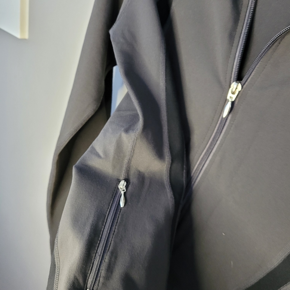 One Tooth Running Jacket, size small - Picture 3 of 4